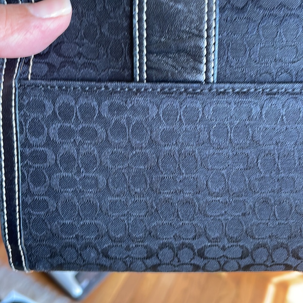 coach-black-wallet-gem